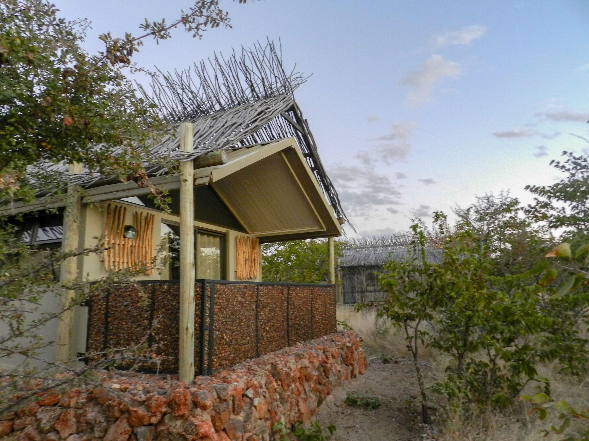 Etosha Village Окаукуэджо Экстерьер фото